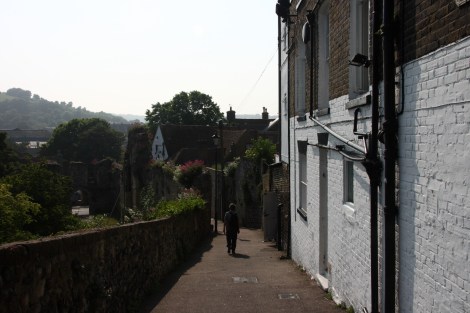 Man beachte die Sanitärinstallation. Alles Aufputz - kann hier ja nicht einfrieren...