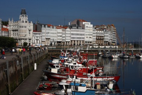 Die Hafenpromenade von La Coruna
