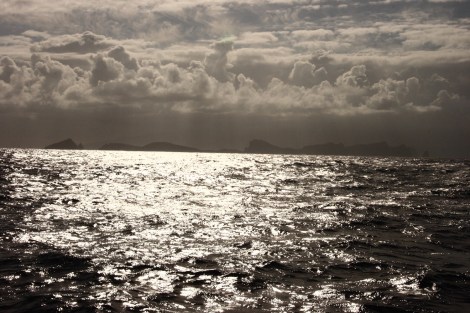 Madeira liegt vor uns im Gegenlicht