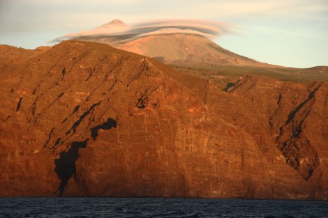 Teide mit Wolkenmütze