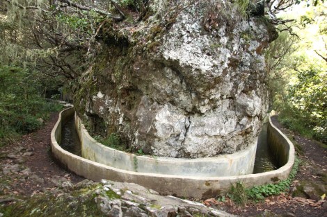 Die alten Bewässerungsrinnen "Levadas"