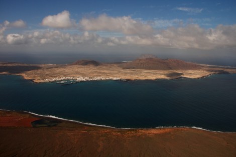 Ein Blick vom Mirador del Rio zurück auf Graciosa