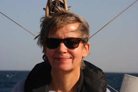 Annette freudig an Bord