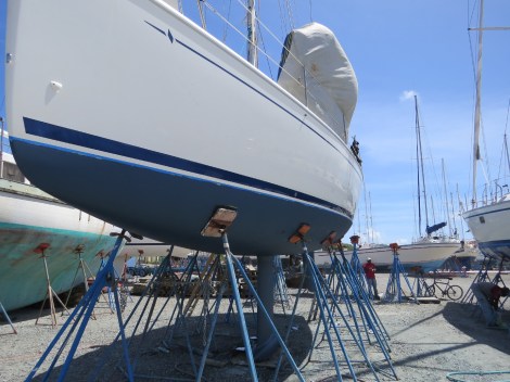 mit erstem Anstrich in blau