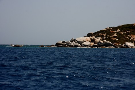 Wir gehen früh morgens vor "The Baths" an eine Mooring