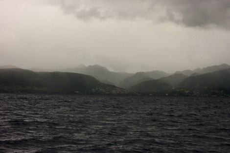 Wir segeln nach Portsmouth und Regenwolken begleiten uns