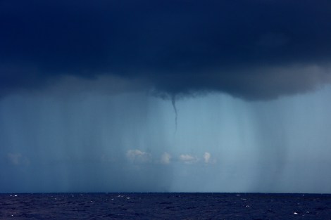 Eine Windhose lässt uns vorsichtig sein.