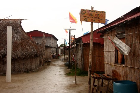 Wir besuchen die Nachbarinsel und kaufen Brot