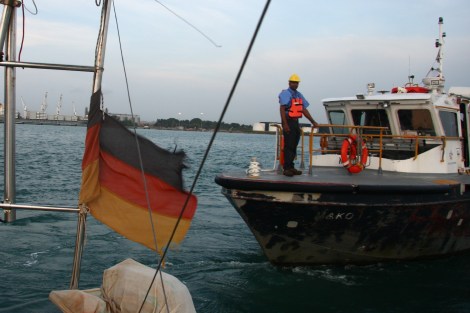 Das Lotsenboot bringt den "Advisor"