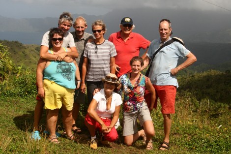 Wir fahren zu acht über Oa Hiva