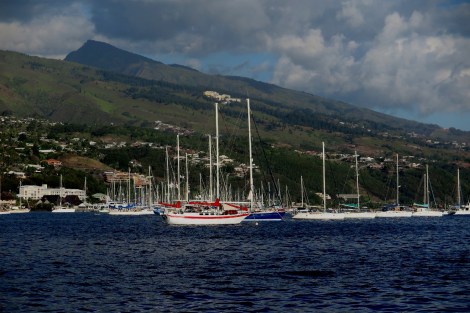 wir liegen vor der Marina Tahina