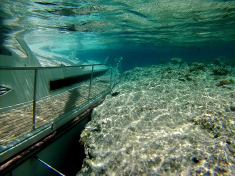 Die gesunkene Yacht Amiable unter Wasser