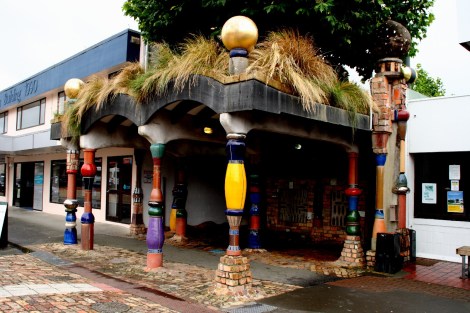 Öffentliche Toilette in Kawakawa von Hundertwasser