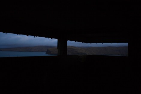 Blick aus einem Bunker aus dem zweiten Weltkrieg