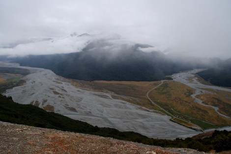 Unter uns die Flußtäler