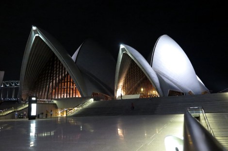 Das Opera House bei Nacht und wir hören Tosca