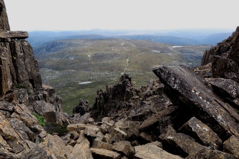 Der Blick nach unten zum Overlandtrack