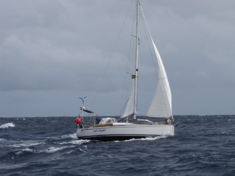 Anke-Sophie mit 2. Reff im Groß und halb eingerollter Genua