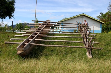 Ein großes Auslegerkanu in Anelcauhat auf Aneityum
