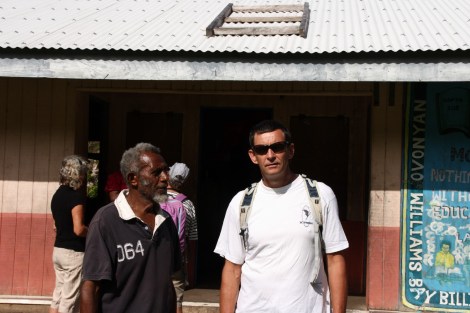 Wir besuchen mit Glynes und Neville wieder die Schule geführt von David