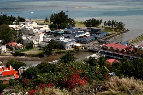 Blick zum Hafen Port Mathurin