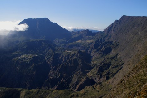Blick vom “ Le Maido“ zum Kraterrand “Le Grand Bord“ und dem „Le Grand Bénaire“