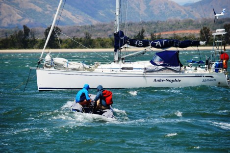 Die Dinghiefahrten werden schwierig
