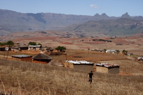 Zuludorf mit Rundhütten