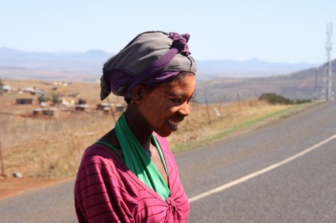 Als Sonnenschuz wird eine Maske aus Erde aufgetragen