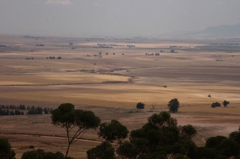 Fahrt durch die wüstenähnlichen Ebenen