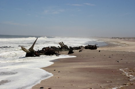 Altes Wrack an der Skelettküste