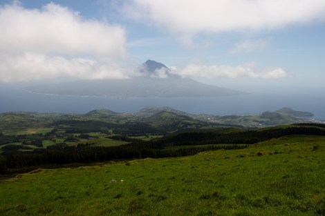 hinüber zum Pico, wie immer in Wolken