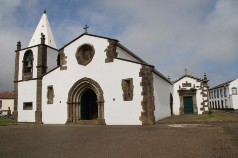 Gedrungene Gotik in Sao Sebastiao