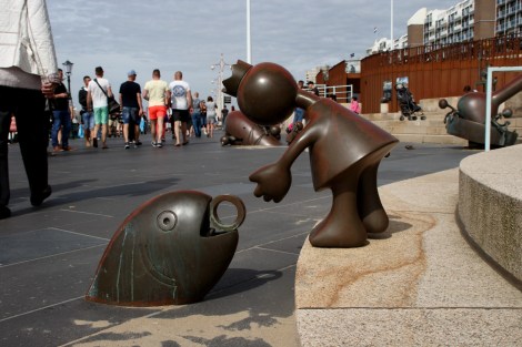 Märchenfiguren am Strand